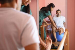 physiotherapist-assisting-patient-exercising-in-re-2026-01-08-08-08-08-utc